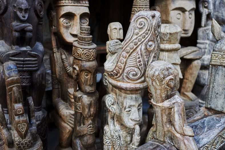 Seni Ukir Kayu dan Batu